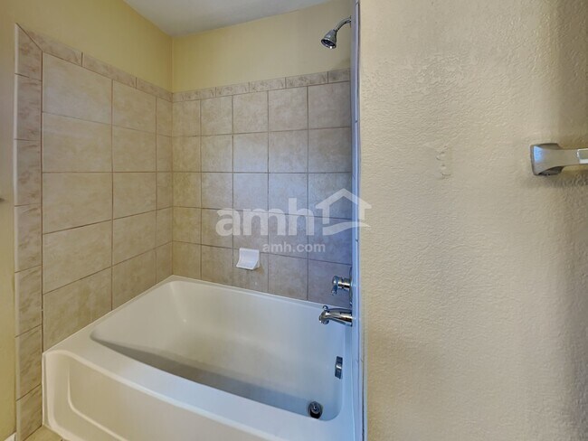 Building Photo - 124 N Flat Rock St