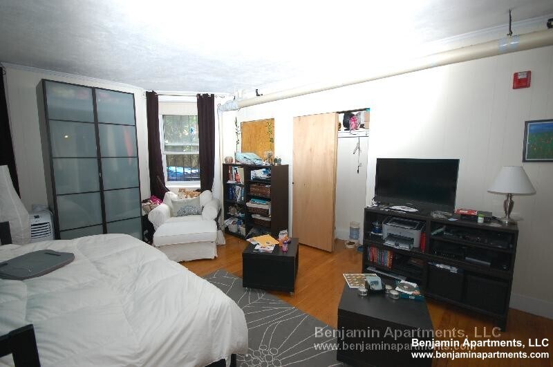 Building Photo - 1071 Beacon St