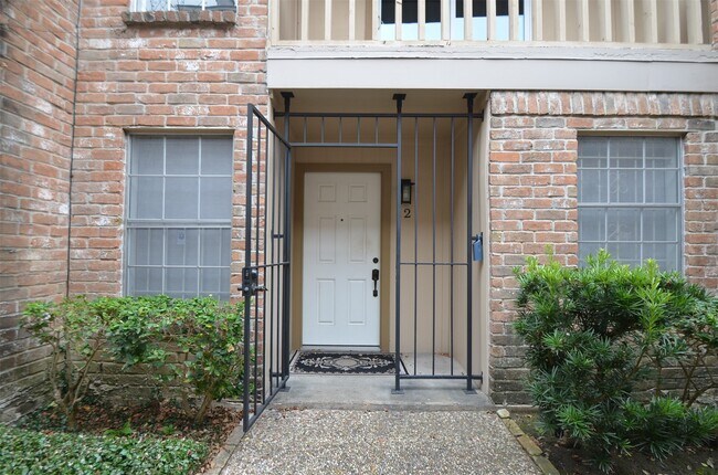 Building Photo - 5524 Beverly Hill St