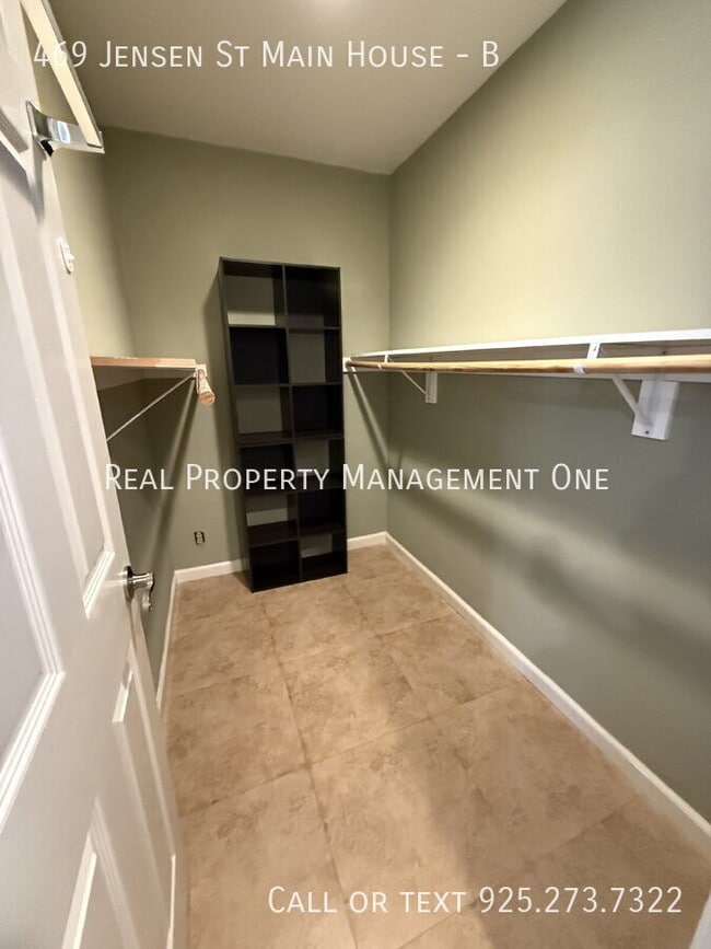 Building Photo - 469 Jensen St