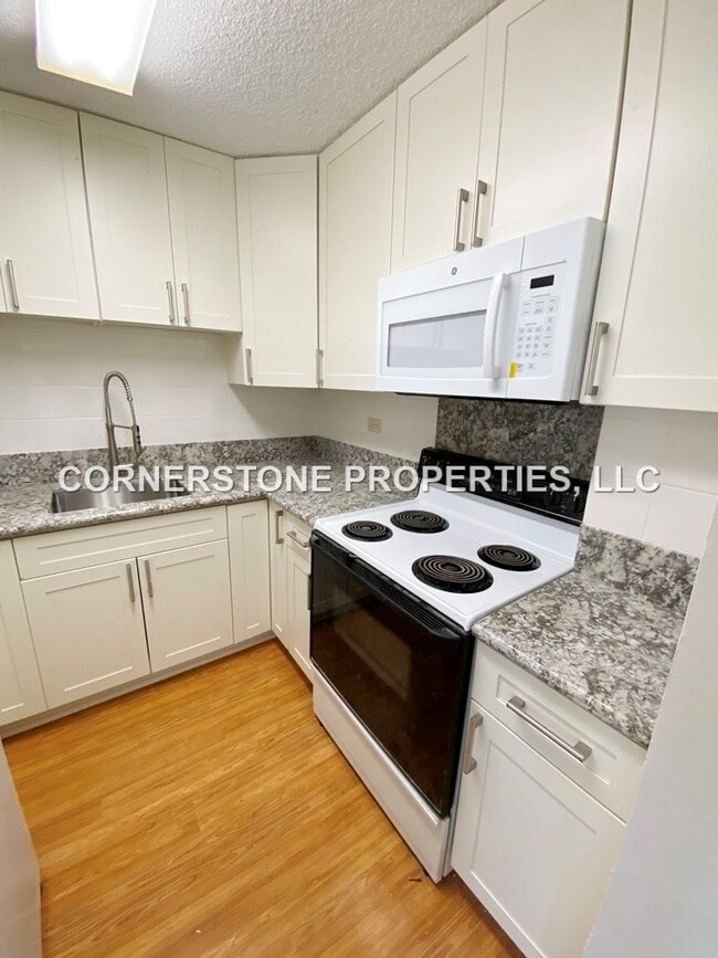 Building Photo - 796 Isenberg St