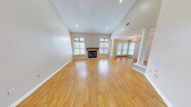 Building Photo - Beautiful 3 bedroom, 2 bathroom, house .