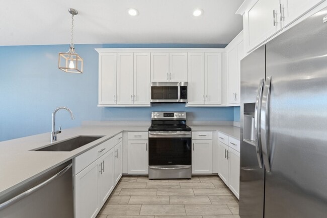 Building Photo - ** Like new Luxurious Modern townhome with 2 Master Suits in Warner Meadows**