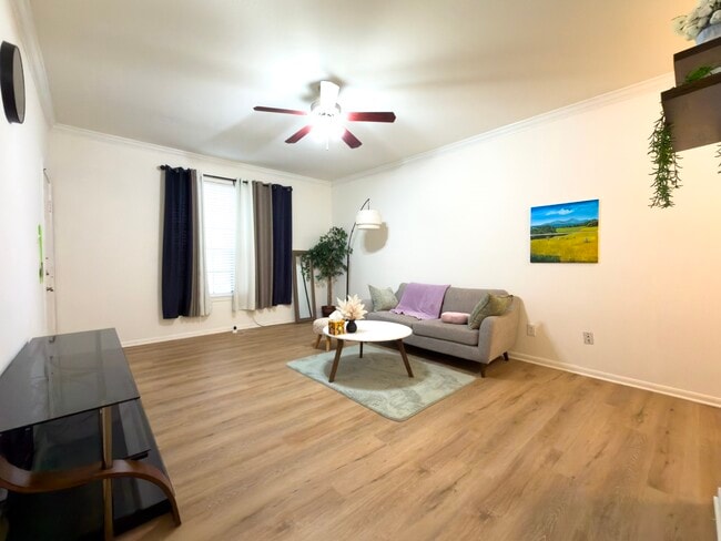 Building Photo - 2255 Braeswood Park Dr