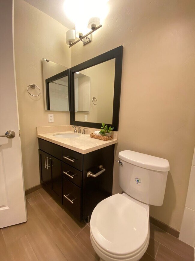 Building Photo - Advent - Beautiful & Bright Two Bedroom W/...