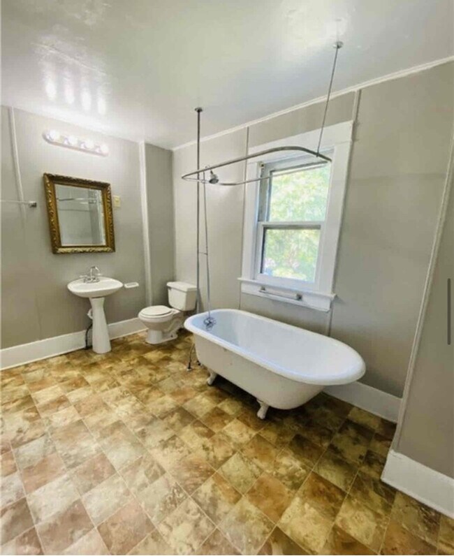 Building Photo - 849 Beardsley St