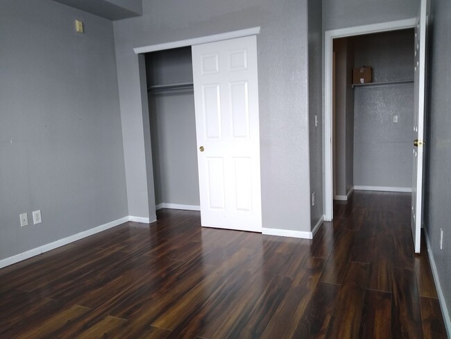 Building Photo - Awesome Aurora Condo w/ Tons of Space and ...