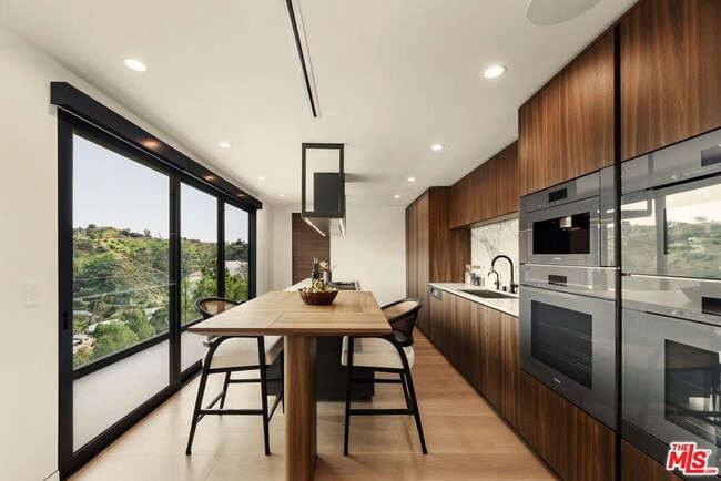 Building Photo - 2422 Apollo Dr