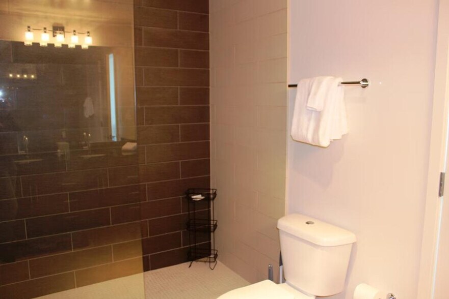 Building Photo - 1324 Champa St