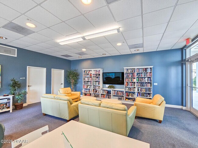 Building Photo - 231 Riverside Dr