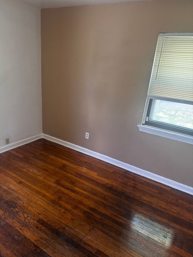 Building Photo - 3 bed 1 bath