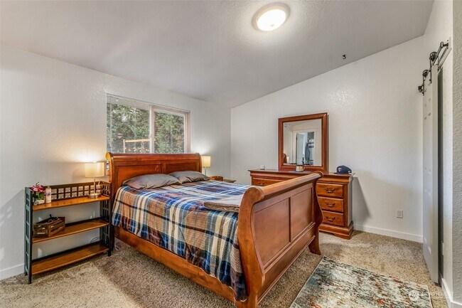 Master bedroom - 1423 85th Dr NE