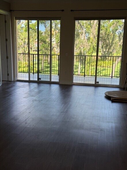 living room view - 1408 3rd Street Cir E