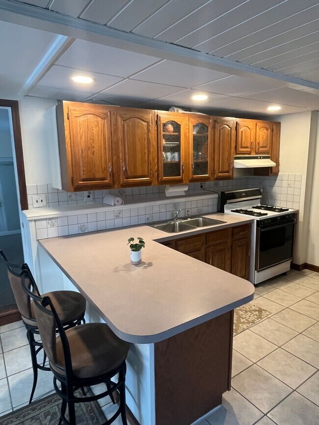 Building Photo - Lincoln Lane