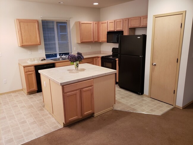 Building Photo - Gem Heights Spaciousness