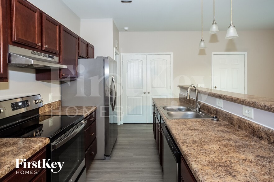 Building Photo - 161 Princess Ave SW