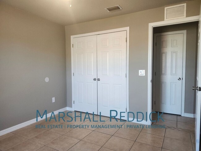 Building Photo - 3 bedroom 2 bath
