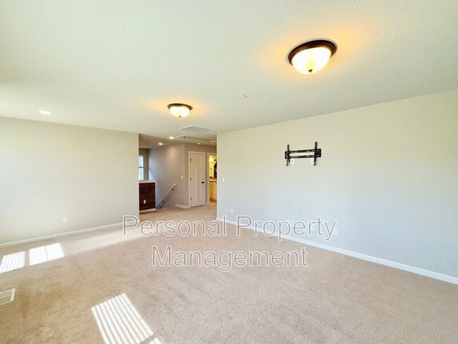 Building Photo - 3623 NE Sitka Dr