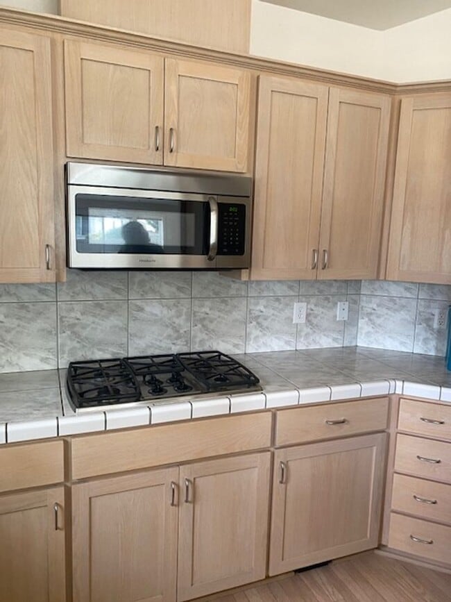 Building Photo - NEW TO MARKET, 3 BEDROOM EAST MEDFORD HOME