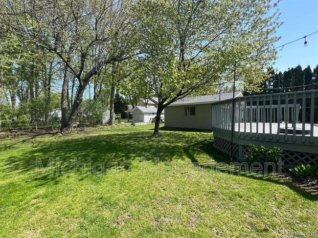 Building Photo - 645 Hidden Ridge Dr