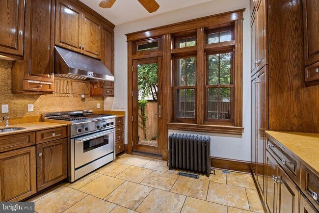 Building Photo - 1120 East Capitol St NE