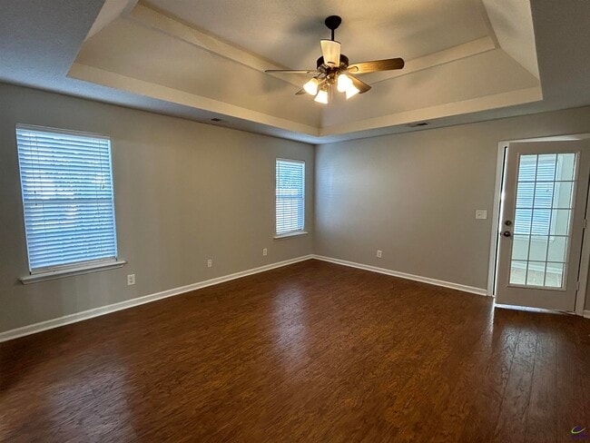 Building Photo - 166 Holly Pointe