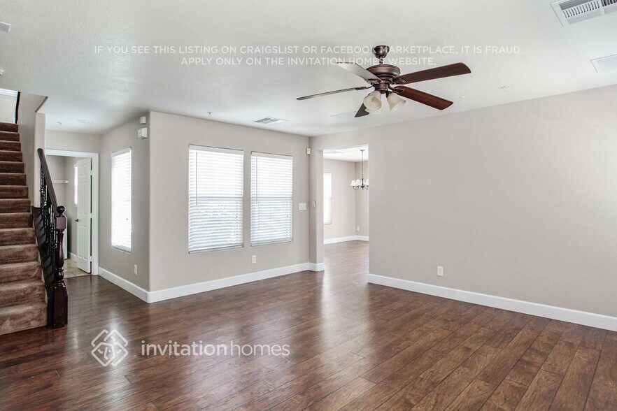 Building Photo - 686 Point Bluff St