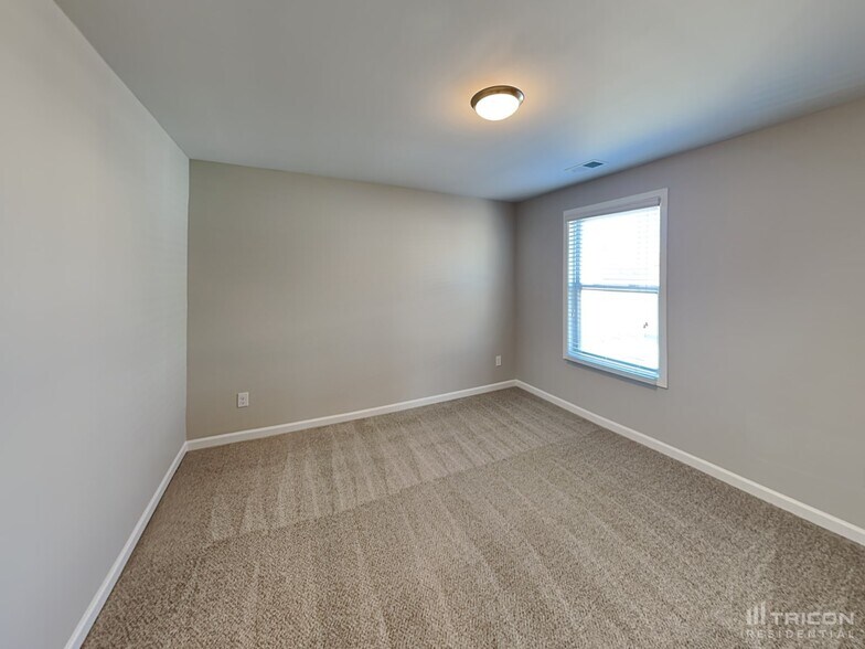 Building Photo - 3034 Butterfield Ave