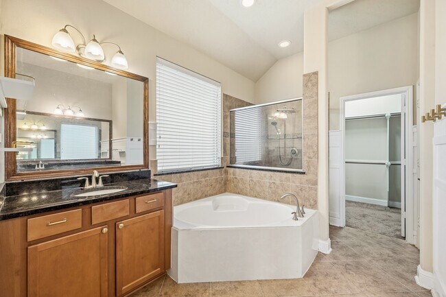 Building Photo - 8111 Sweet Gardens Ct