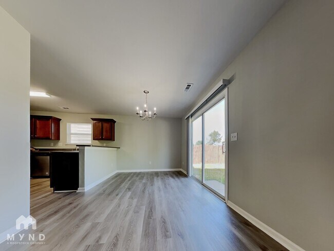 Building Photo - 1910 Sunset Village Dr