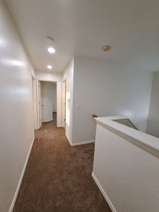 Building Photo - Comfortable Two-Story 4BR Home in Fresno!