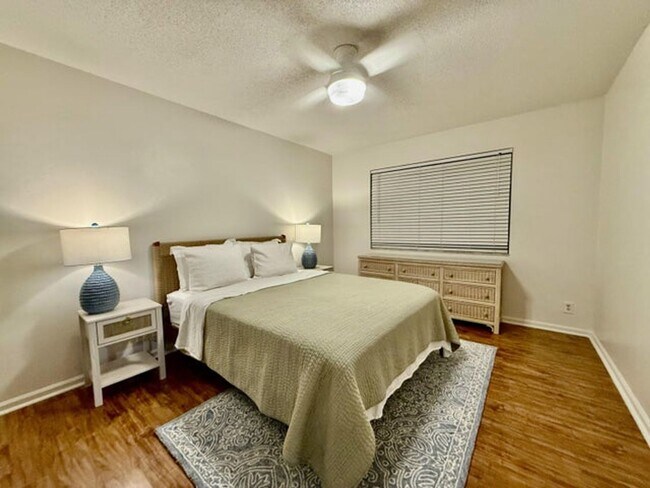 Building Photo - 325 Knotty Wood Ln