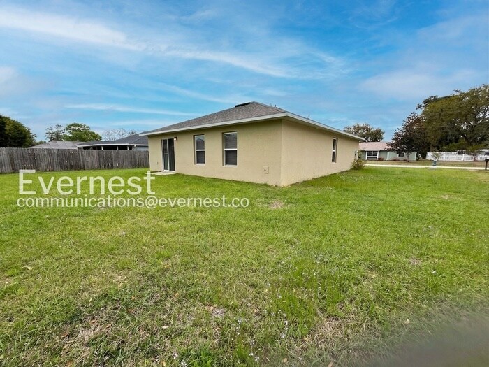 Building Photo - 25 Raeland Ln