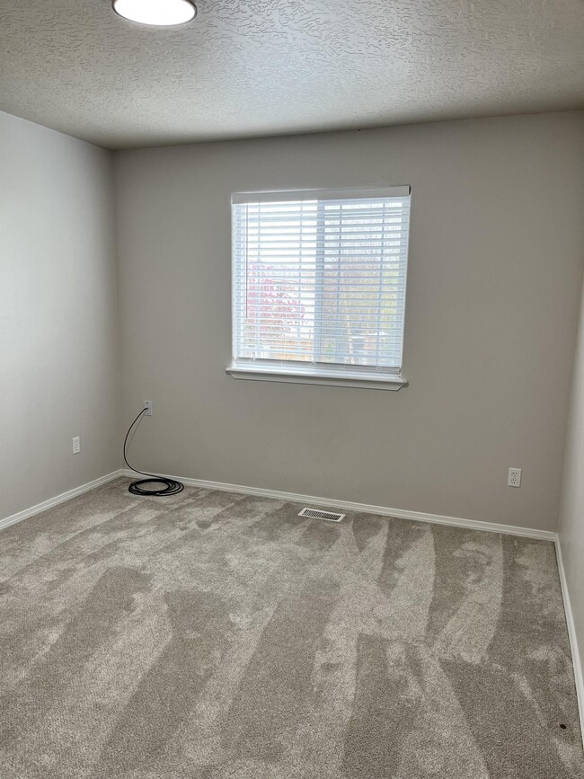 Building Photo - 2057 W Shy Creek Pl