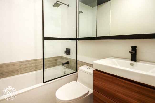 Building Photo - 406 Cornelia St