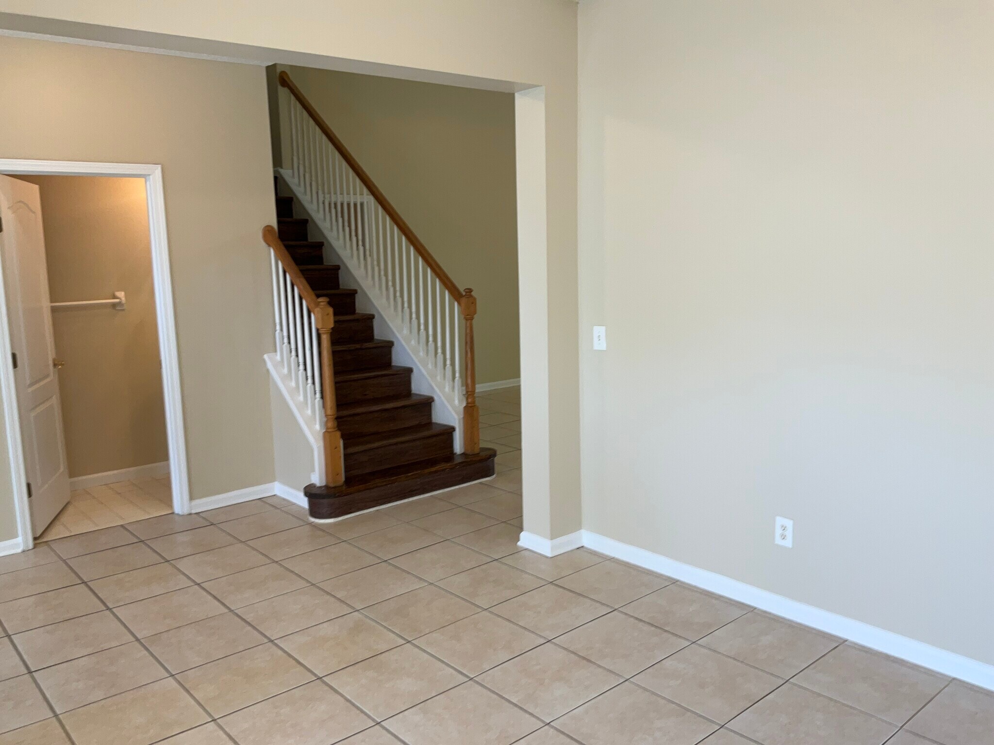 Building Photo - 1982 Protection Pt