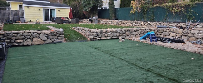 Building Photo - 338 Main St