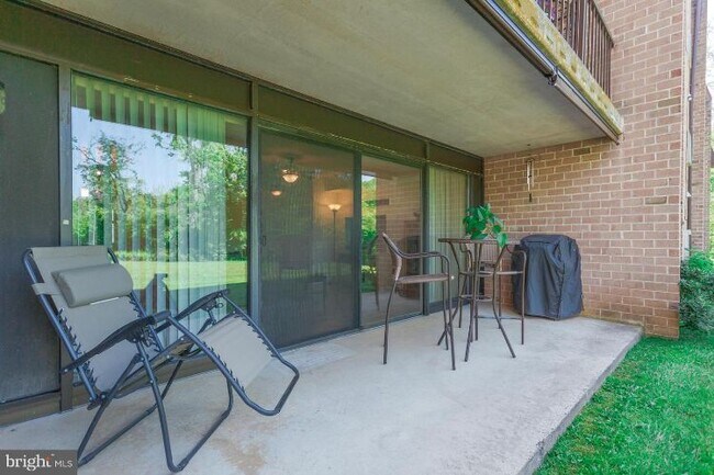 Building Photo - 22 Hermitage Dr