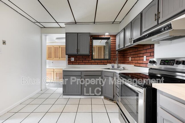 Building Photo - 2 Cherry St