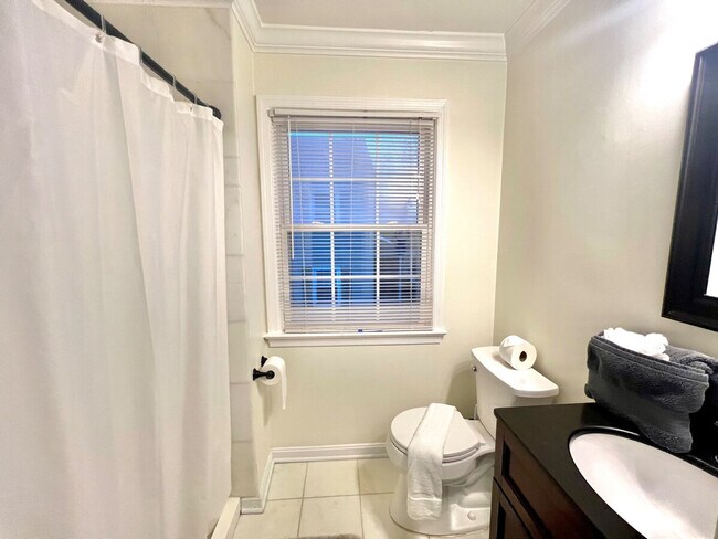 Building Photo - 321 Senate Ct