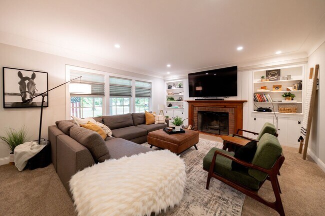 Building Photo - Fantastic and updated 4 bedroom home in Au...