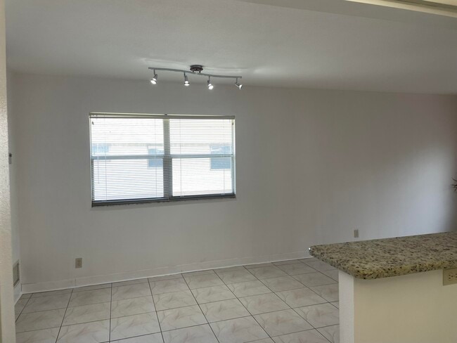 Building Photo - 659 Brittany Ct