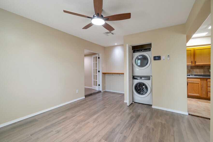Primary Photo - 5721 W Royal Palm Rd