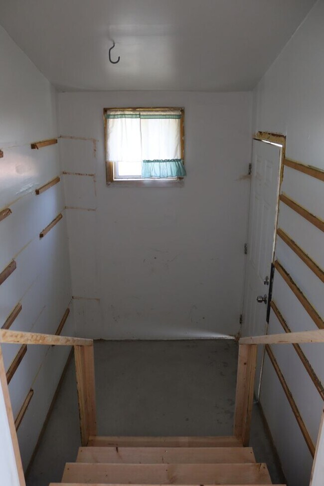 Building Photo - 669 Orem