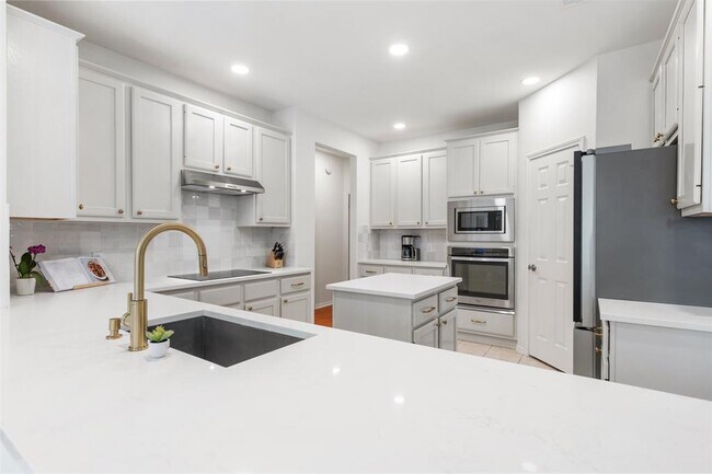 Building Photo - 11817 Lake Stone Dr