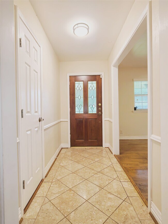 Building Photo - 5118 Lymbar Dr