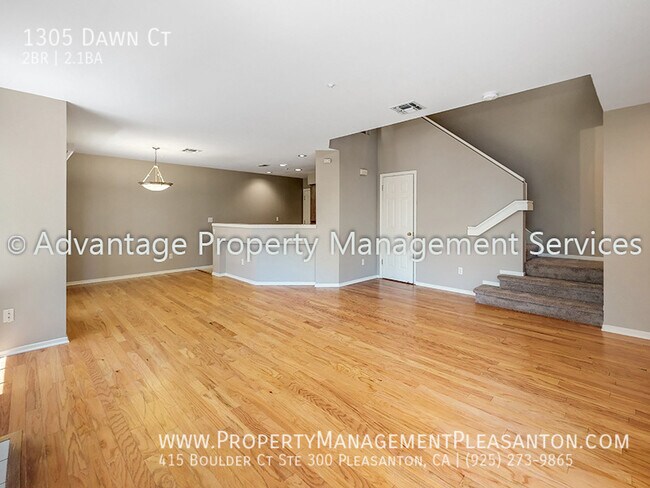 Building Photo - Spacious 2 Bed, 2.5 Bath, Townhome with 2-...