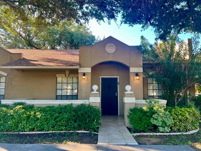 Building Photo - 601 St James Dr