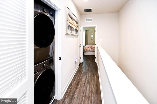 Building Photo - 7205 Sprouse Ct