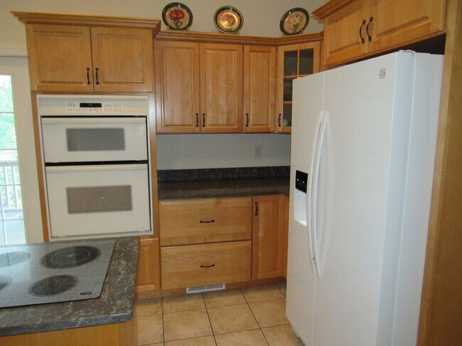 Building Photo - Osage Beach house for rent